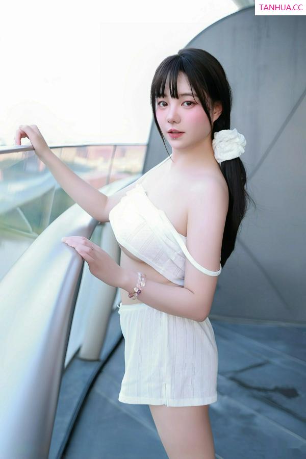   [XiuRen]高清写真图 2025.10.09 No.10841 软情 性感吊带第26张图片